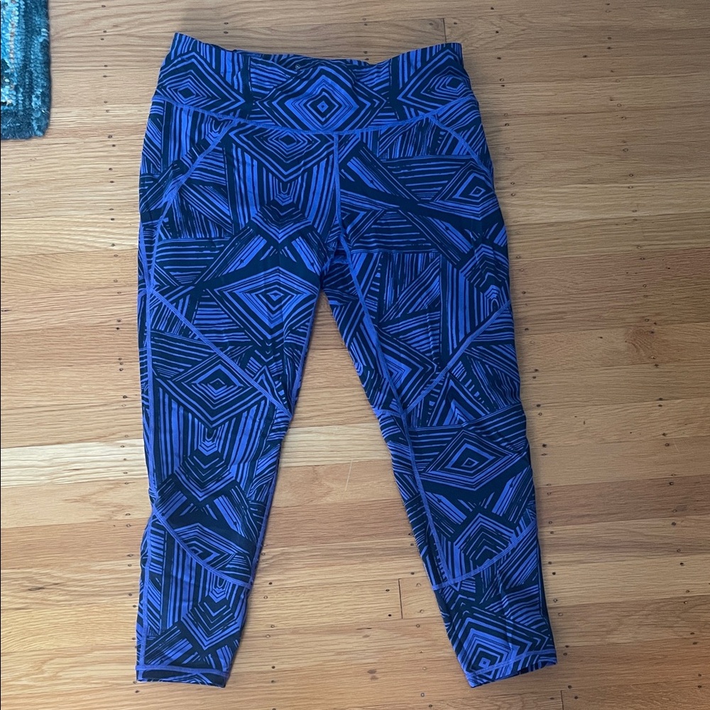 Sweaty Betty Blue & Black Geometric 7/8  Performance Leggings sz XL